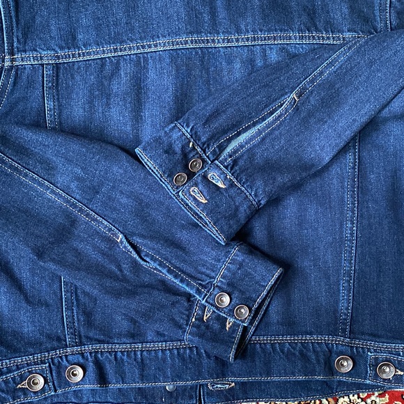 PAIGE Vivienne Denim Jacket in Arwen - Picture 5 of 9